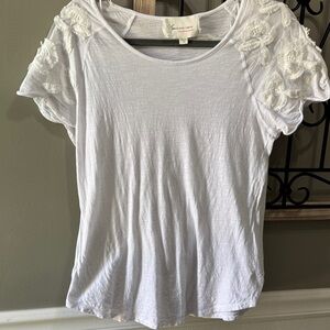 Two by Vince Camuto White Floral Short Sleeve Tee Small